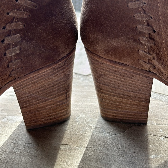 Aquatalia Italian Champagne Tan Suede Ankle Boots - Women’s size 40 or US 9 - Picture 11 of 13